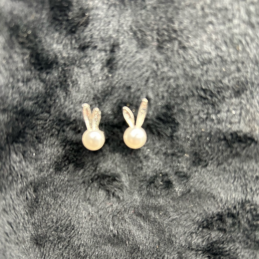 Elegant Silver Easter Bunny Pearl Earrings